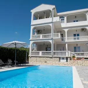Natura With Private Pool Zadar