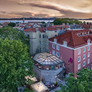 Bastion Heritage Отель