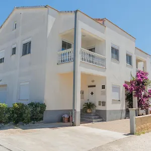  Apartment Rusula